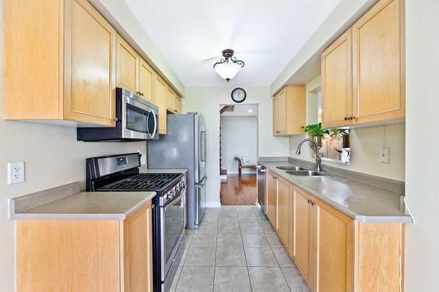 71 Howling Cres, House detached with 3 bedrooms, 3 bathrooms and 1 parking in Ajax ON | Image 6