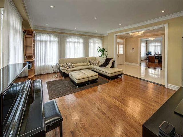 8 Vandermeer Dr, House detached with 4 bedrooms, 7 bathrooms and 8 parking in Markham ON | Image 4