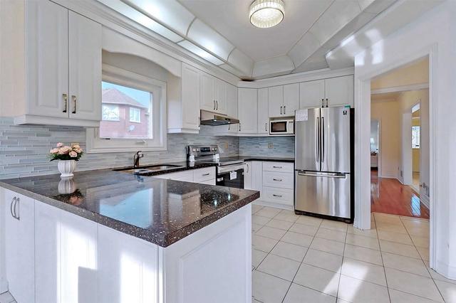 150 Coppard Ave, House detached with 4 bedrooms, 5 bathrooms and 5 parking in Markham ON | Image 5