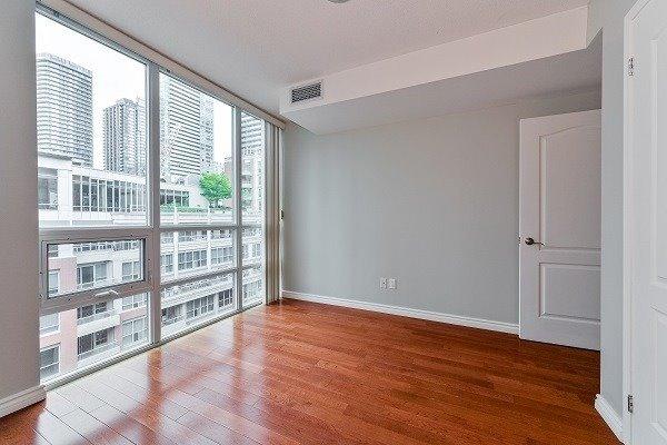 1201 - 263 Wellington St W, Condo with 1 bedrooms, 1 bathrooms and 0 parking in Toronto ON | Image 2