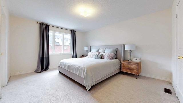 863 Memorial Circ, House detached with 4 bedrooms, 4 bathrooms and 6 parking in Newmarket ON | Image 4