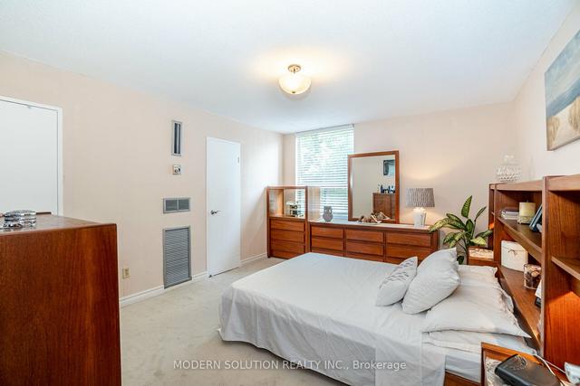 106 - 20 Edgecliffe Gfwy, Condo with 3 bedrooms, 2 bathrooms and 1 parking in Toronto ON | Image 5