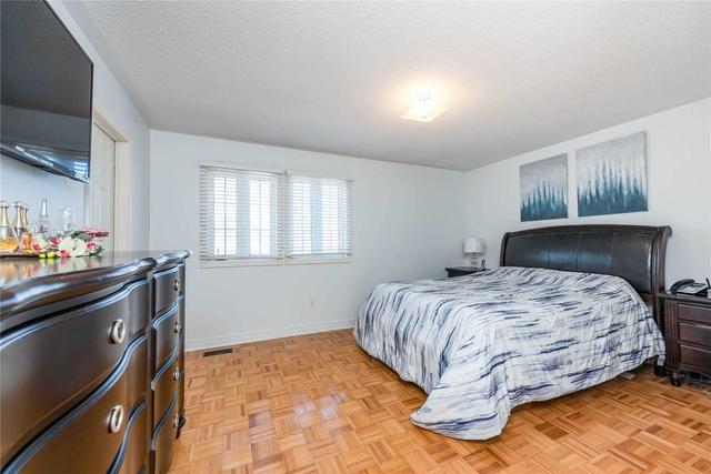 53 Ridgemore Cres, House detached with 3 bedrooms, 3 bathrooms and 5 parking in Brampton ON | Image 14
