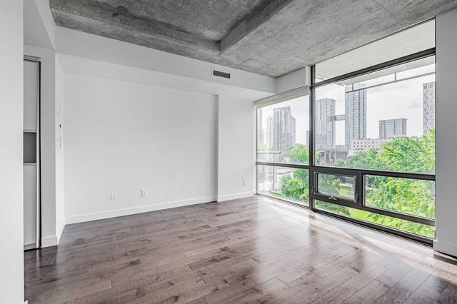 727 - 55 Stewart St, Condo with 2 bedrooms, 2 bathrooms and 1 parking in Toronto ON | Image 3