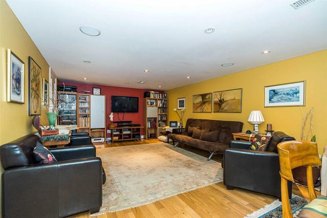 12 Southwell Dr, House detached with 3 bedrooms, 2 bathrooms and 4 parking in Toronto ON | Image 13