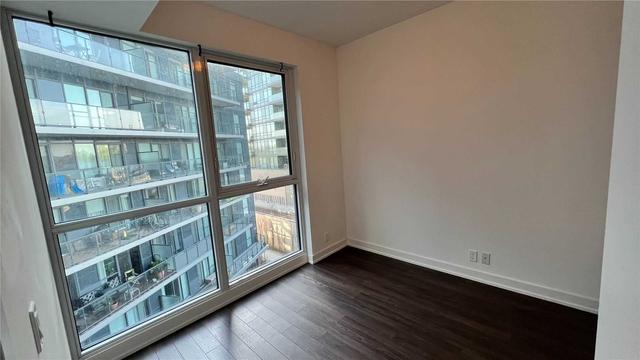 522 - 10 Park Lawn Rd, Condo with 2 bedrooms, 2 bathrooms and 1 parking in Toronto ON | Image 3