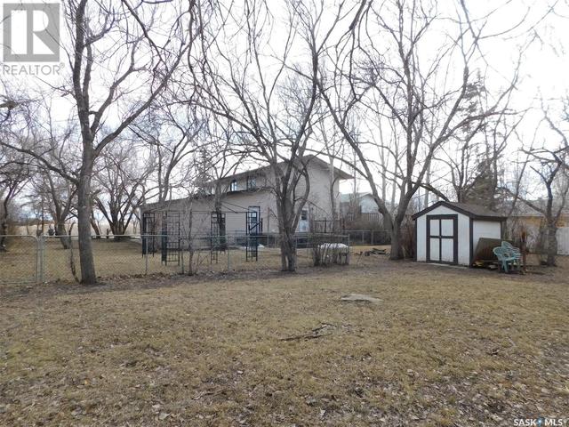 218 South Avenue, House detached with 3 bedrooms, 3 bathrooms and null parking in Coronach SK | Image 2