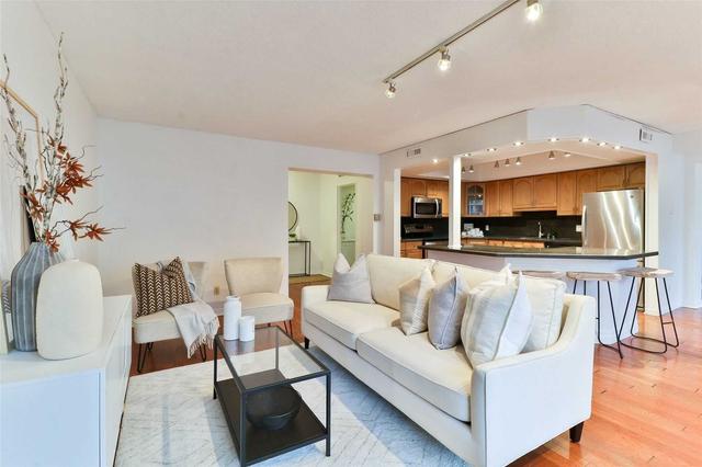 1613 - 55 Harbour Sq, Condo with 2 bedrooms, 2 bathrooms and 1 parking in Toronto ON | Image 38