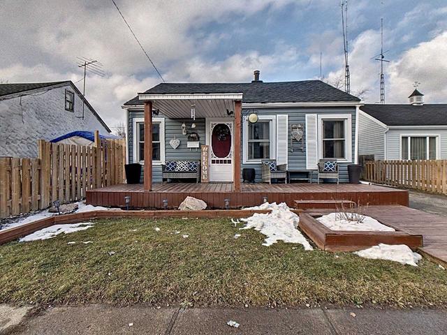 6151 Cadham St, House detached with 2 bedrooms, 1 bathrooms and 2 parking in Niagara Falls ON | Image 16