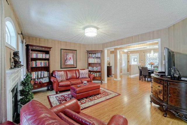 11 Yorkwood Tr, Townhouse with 2 bedrooms, 2 bathrooms and 2 parking in Brampton ON | Image 3