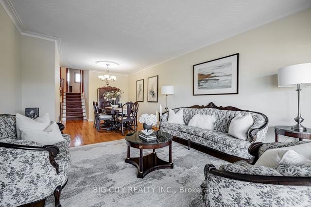 7 Cashew Crt, House semidetached with 4 bedrooms, 2 bathrooms and 3 parking in Toronto ON | Image 21