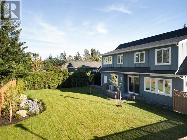 2576 Arbutus Rd, House detached with 6 bedrooms, 4 bathrooms and 4 parking in Saanich BC | Image 46