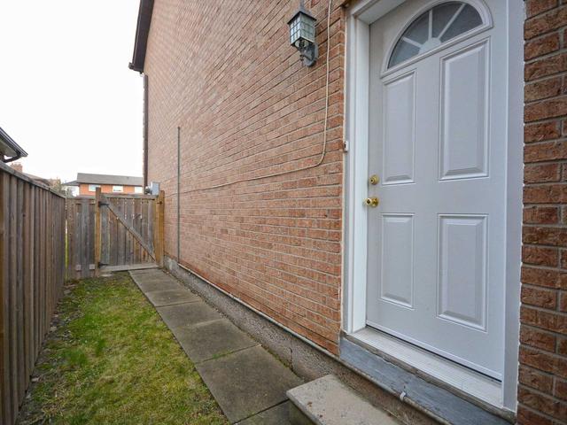 854 Queensbridge Dr, House detached with 4 bedrooms, 3 bathrooms and 6 parking in Mississauga ON | Image 21