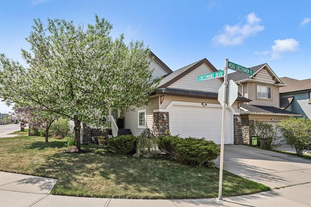404 Cresthaven Place Sw, House detached with 4 bedrooms, 3 bathrooms and 2 parking in Calgary AB | Image 2