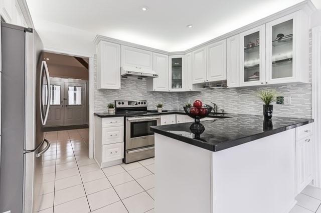 8 Vasselle Cres, House detached with 4 bedrooms, 3 bathrooms and 4 parking in Markham ON | Image 6