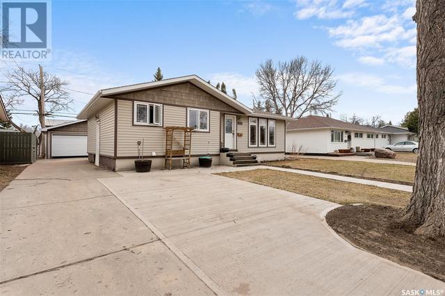 1213 Carleton Street, House detached with 5 bedrooms, 2 bathrooms and null parking in Moose Jaw SK | Image 27