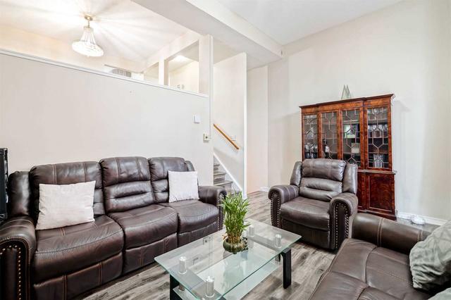 114 Darras Crt, Townhouse with 3 bedrooms, 2 bathrooms and 2 parking in Brampton ON | Image 29