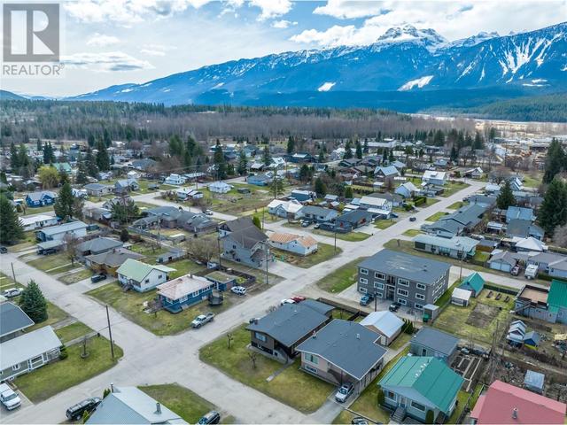 625 Fifth Street E, House detached with 6 bedrooms, 3 bathrooms and 7 parking in Revelstoke BC | Image 30