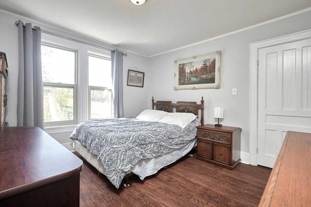 24 Penetang St, House detached with 3 bedrooms, 2 bathrooms and 4 parking in Barrie ON | Image 3