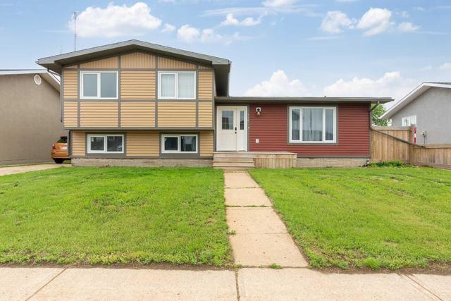116 Beaveridge Close, House detached with 6 bedrooms, 5 bathrooms and 3 parking in Wood Buffalo AB | Image 1