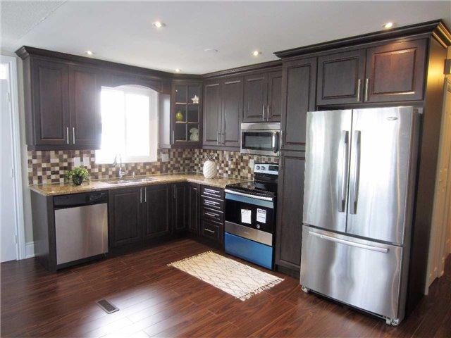 19 Finchley Cres, House detached with 3 bedrooms, 2 bathrooms and 8 parking in Brampton ON | Image 3