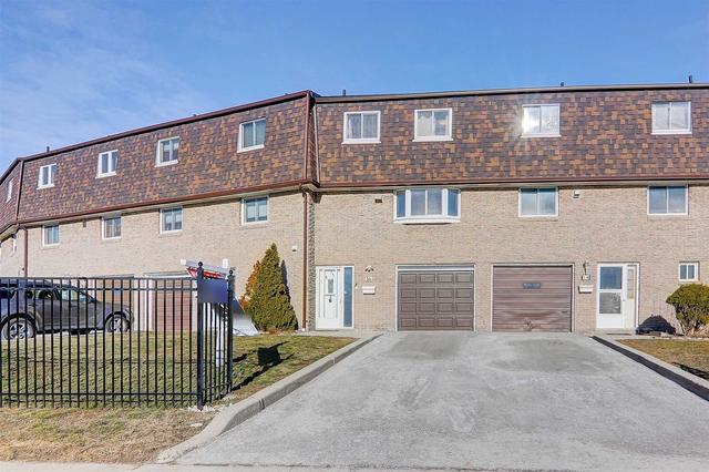 16 Timberbank Blvd, Townhouse with 3 bedrooms, 2 bathrooms and 3 parking in Toronto ON | Image 1