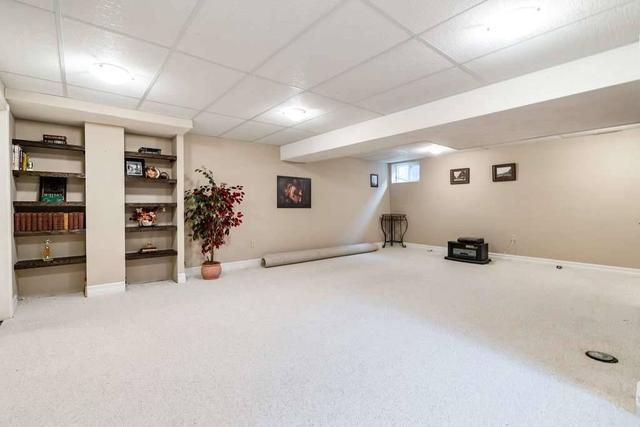 4106 Dunmow Cres, House semidetached with 3 bedrooms, 2 bathrooms and 4 parking in Mississauga ON | Image 22