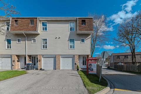 100 Ellis Dr, Townhouse with 3 bedrooms, 2 bathrooms and 2 parking in Brampton ON | Card Image