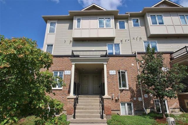 200 Shanly Private, House attached with 2 bedrooms, 3 bathrooms and 1 parking in Ottawa ON | Image 3