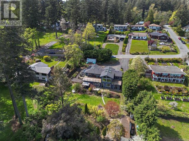 5675 Wellsview Rd, House detached with 5 bedrooms, 4 bathrooms and 10 parking in Saanich BC | Image 38