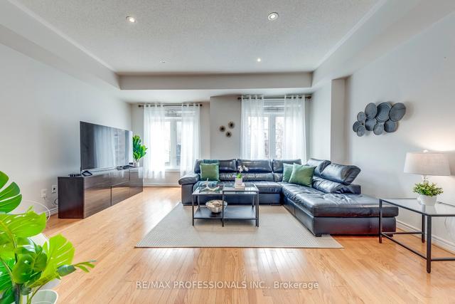 102 Ramage Lane, House attached with 3 bedrooms, 3 bathrooms and 2 parking in Toronto ON | Image 2