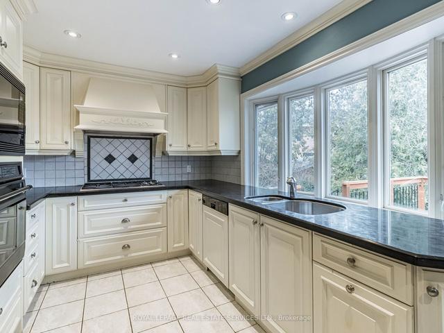 83 Ravenscrest Dr, House detached with 4 bedrooms, 6 bathrooms and 3 parking in Toronto ON | Image 3