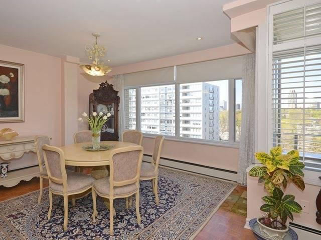 1002 - 581 Avenue Rd, Condo with 2 bedrooms, 2 bathrooms and 1 parking in Toronto ON | Image 7