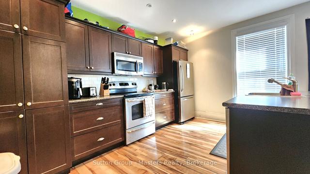 140 Antrim St, House detached with 4 bedrooms, 2 bathrooms and 2 parking in Peterborough ON | Image 2