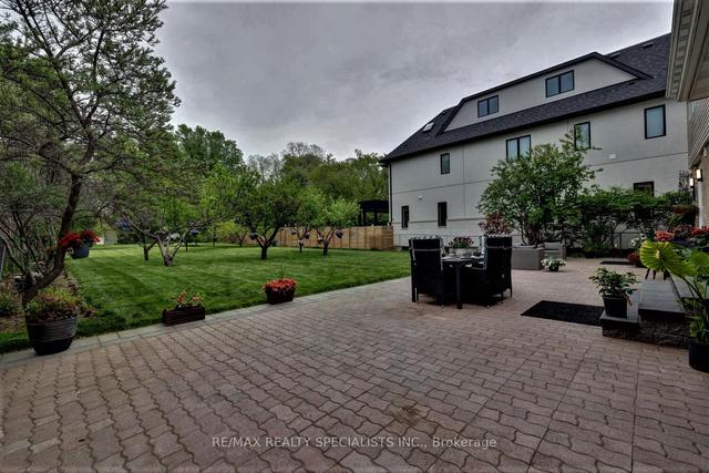 513 Maplehurst Ave, House detached with 4 bedrooms, 3 bathrooms and 5 parking in Oakville ON | Image 35