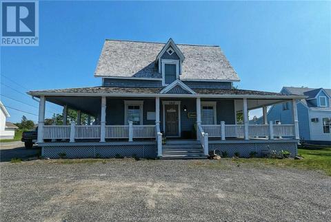 142 Bd St Pierre E, House detached with 2 bedrooms, 1 bathrooms and null parking in Caraquet NB | Card Image
