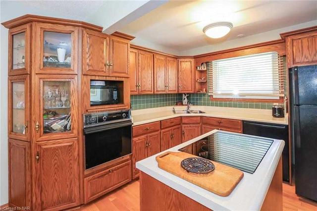 28 Valerie St, House detached with 3 bedrooms, 2 bathrooms and 5 parking in St. Catharines ON | Image 16