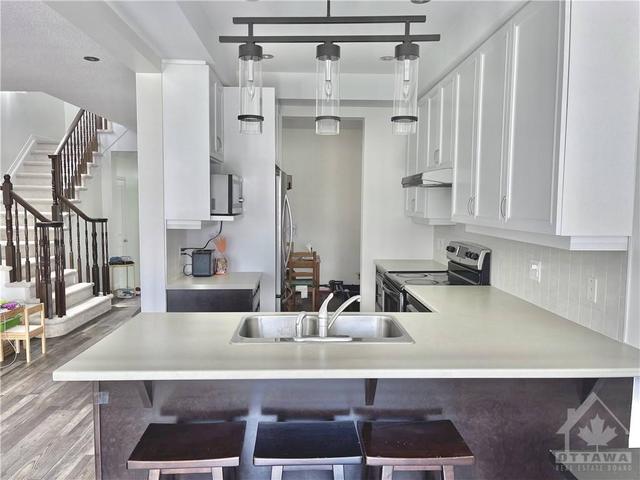 636 Pamplona Private, Townhouse with 3 bedrooms, 3 bathrooms and 2 parking in Ottawa ON | Image 5