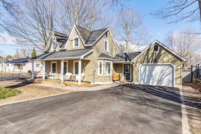 320 Farquhar St, House detached with 3 bedrooms, 3 bathrooms and 6 parking in Gravenhurst ON | Image 1