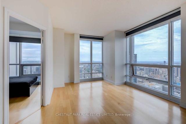 5004 - 763 Bay St, Condo with 2 bedrooms, 2 bathrooms and 1 parking in Toronto ON | Image 14