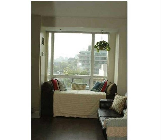 602 - 102 Bloor St W, Condo with 1 bedrooms, 1 bathrooms and null parking in Toronto ON | Image 2
