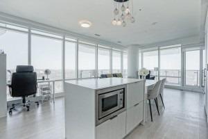 5001 - 1 Bloor St E, Condo with 2 bedrooms, 3 bathrooms and 1 parking in Toronto ON | Image 3