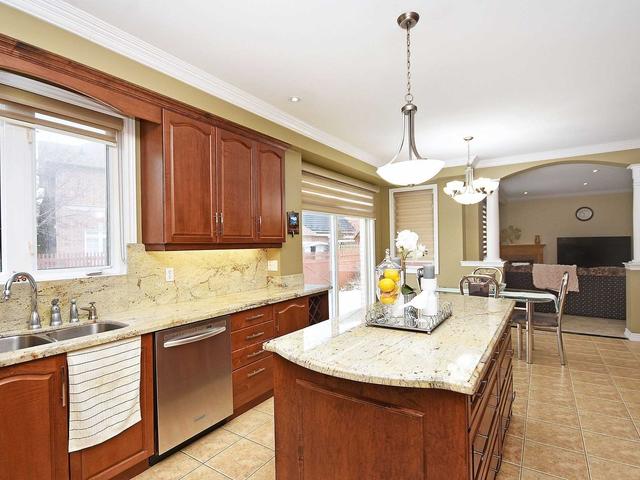 15 Blaketon Crt, House detached with 4 bedrooms, 5 bathrooms and 7 parking in Brampton ON | Image 5