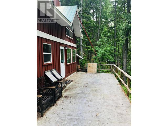 12 Hummingbird Cove, House detached with 4 bedrooms, 1 bathrooms and null parking in Columbia Shuswap F BC | Image 5