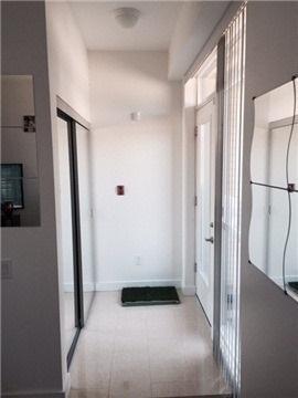 th01 - 33 Singer Crt, Townhouse with 3 bedrooms, 3 bathrooms and 2 parking in Toronto ON | Image 8