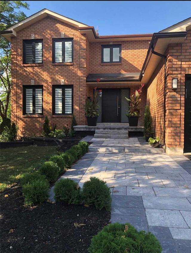 138 Wycliffe Ave, House detached with 4 bedrooms, 3 bathrooms and 4 parking in Vaughan ON | Image 2