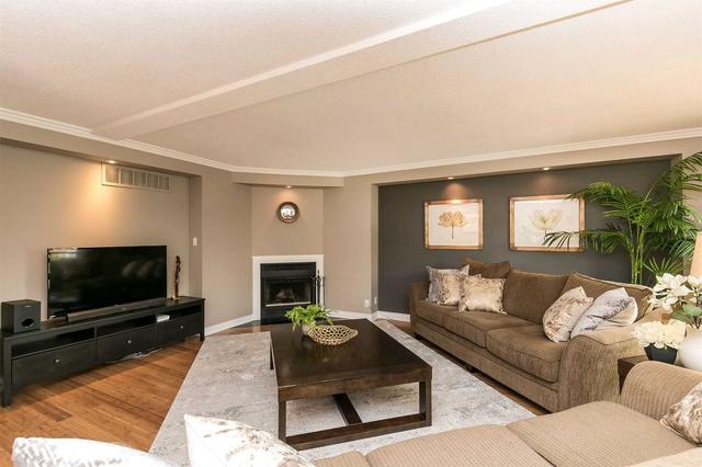 5 - 1100 Queens Ave, Townhouse with 3 bedrooms, 3 bathrooms and 2 parking in Oakville ON | Image 14