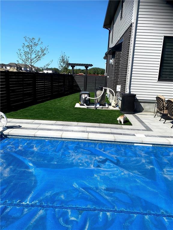 Pool and side yard w/artificial turf | Image 30