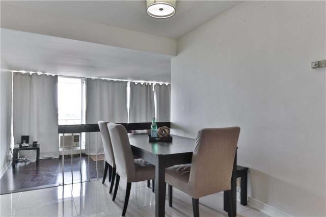 1001 - 1 Four Winds Dr, Condo with 2 bedrooms, 1 bathrooms and 1 parking in Toronto ON | Image 4