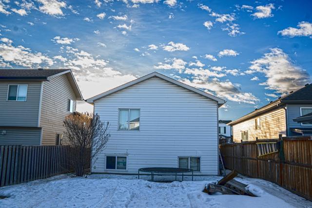 239 Martinvalley Crescent Ne, House detached with 5 bedrooms, 2 bathrooms and 2 parking in Calgary AB | Image 12